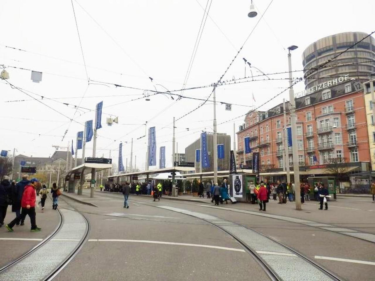 バーゼルSBB駅前のトラム乗り場