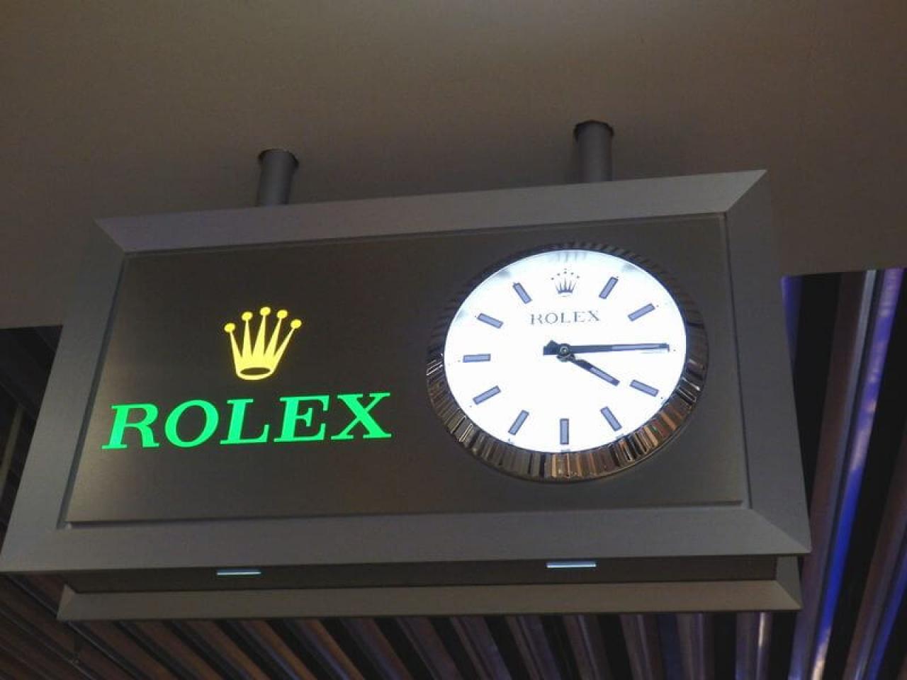フランクフルト空港にはロレックスの時計がいっぱい！