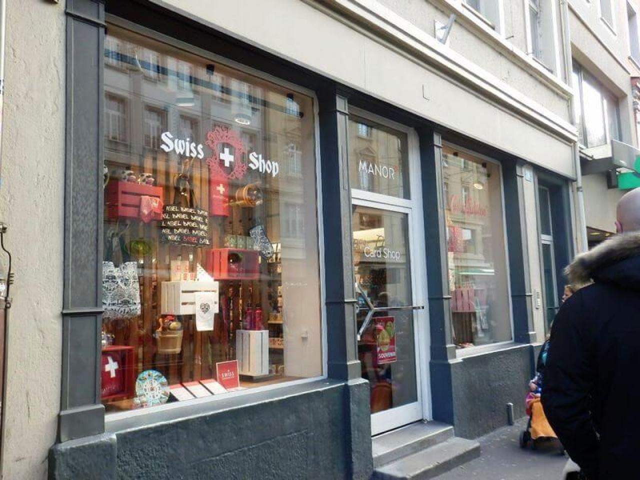 スイスのデパートマノール　MANOR　お土産店
