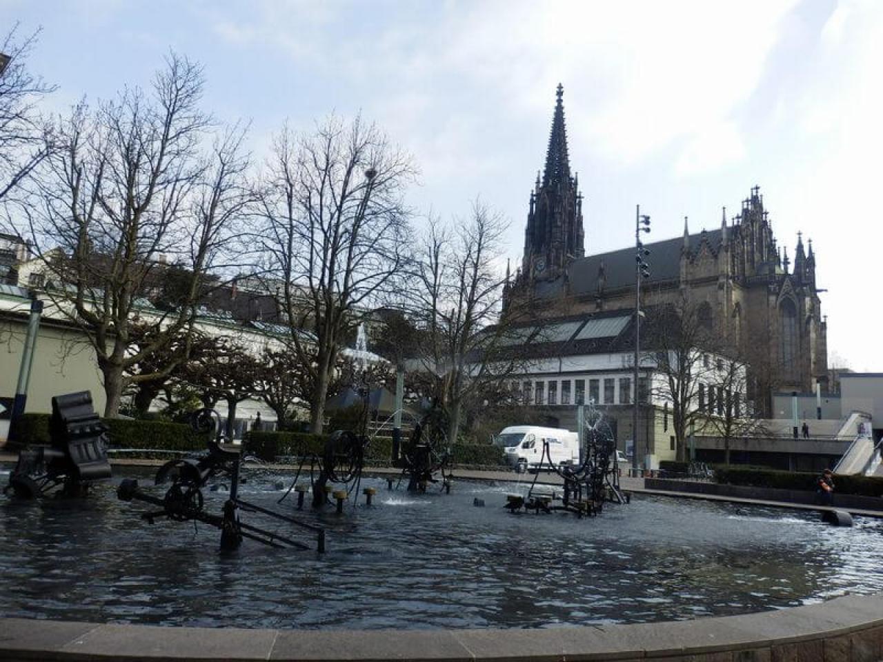 ティンゲリーの噴水　Tinguely-Brunnen　バーゼル