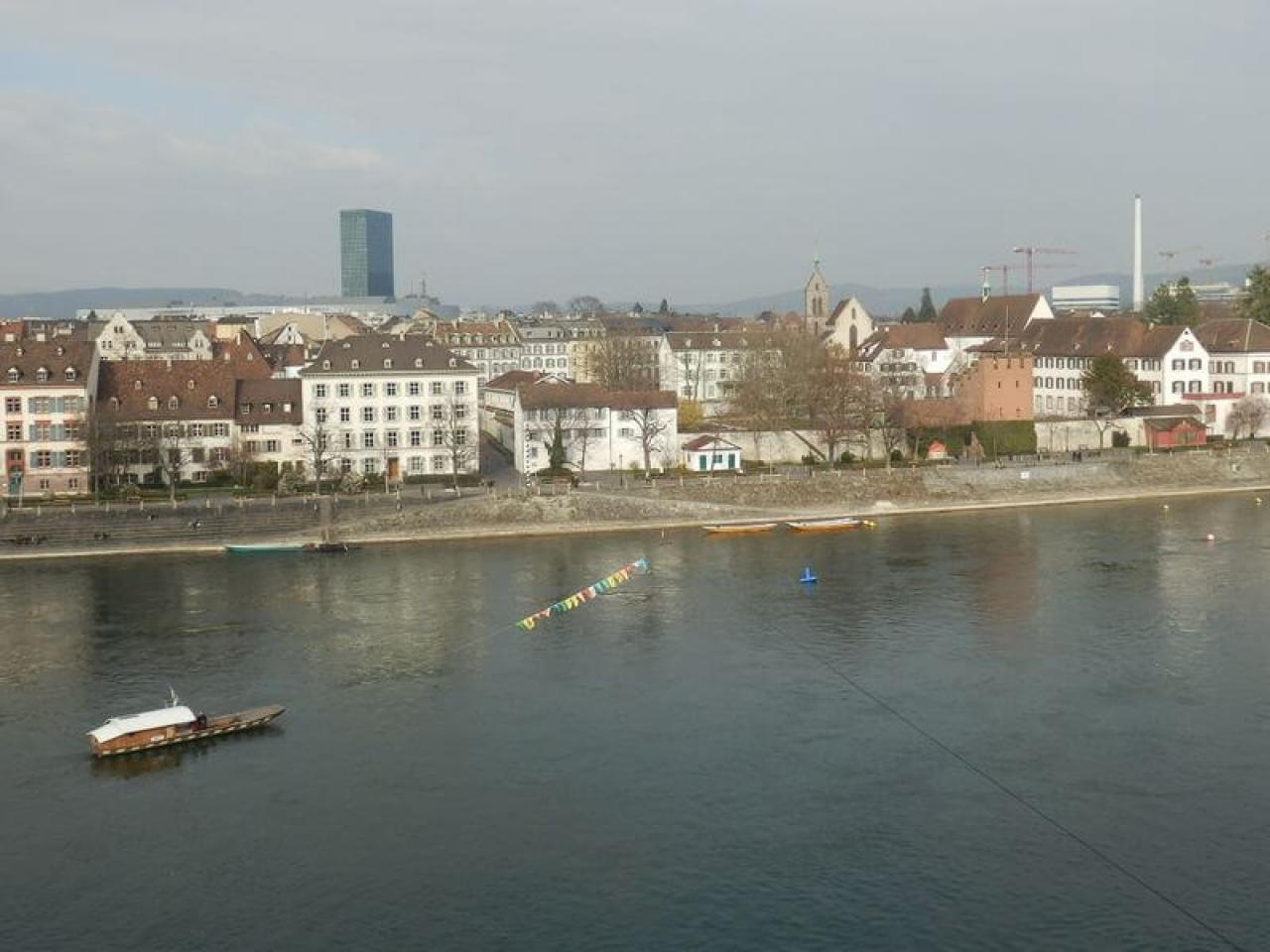 バーゼル　ミュンスター（大聖堂）のテラスからライン川を望む