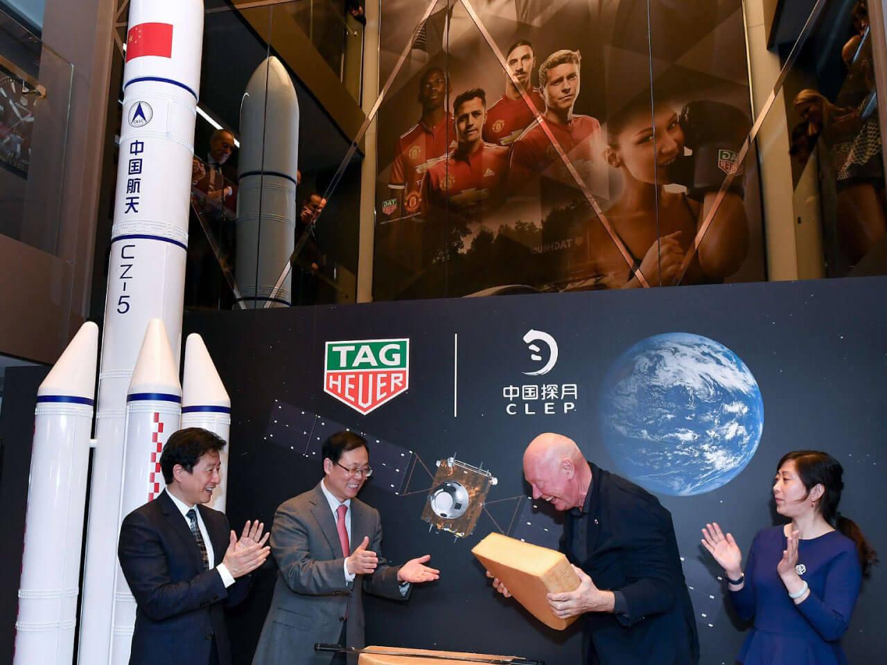 タグホイヤーはバーゼルワールド2018でCZ-5ロケットのレプリカ、探査ロケット、宇宙カプセルなどを展示した「宇宙および月の探査」展を開催
