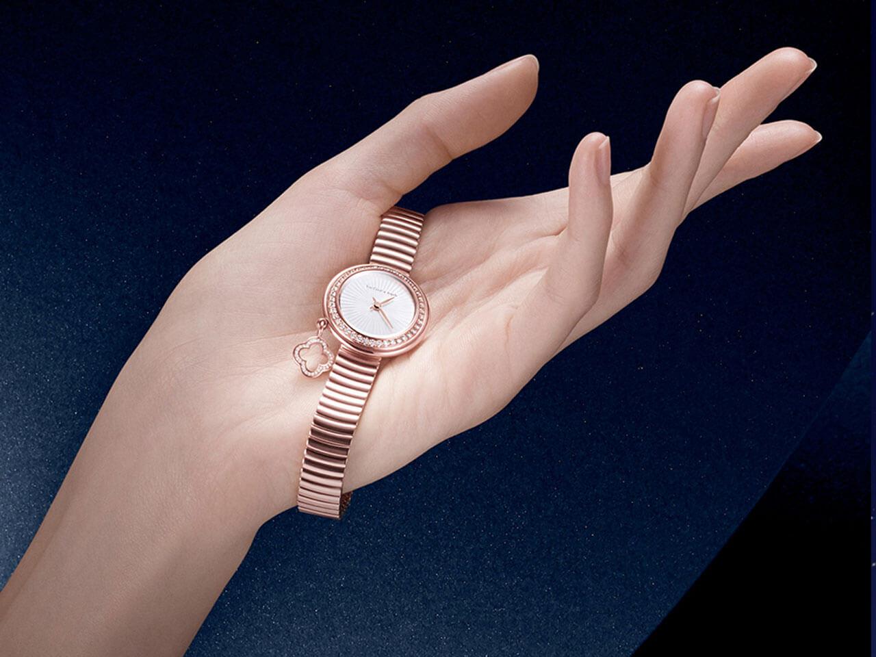 ヴァン クリーフ＆アーペル2020年新作 チャーム クローバー ウォッチ Ref. VCARO8ZT00