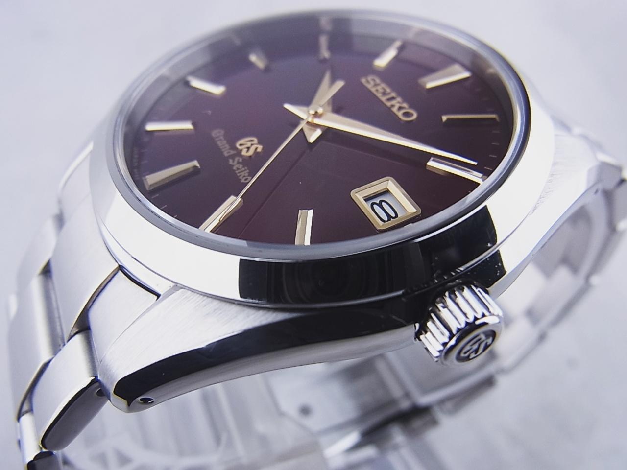 実機レビュー】グランドセイコー クオーツ 40mm レッドダイヤル 