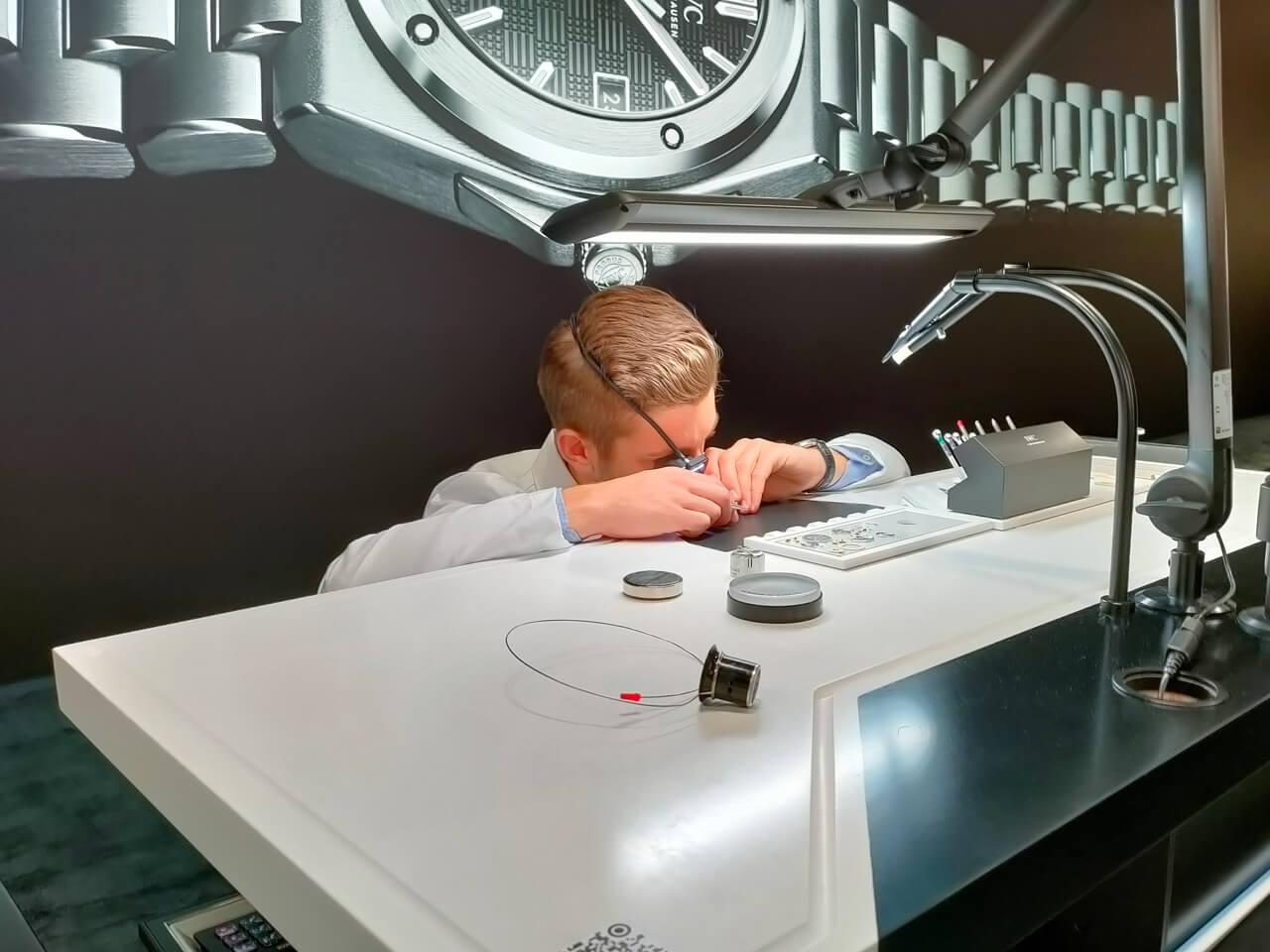 CYBERLOUPE ®を用いた時計製造の デモンストレーション