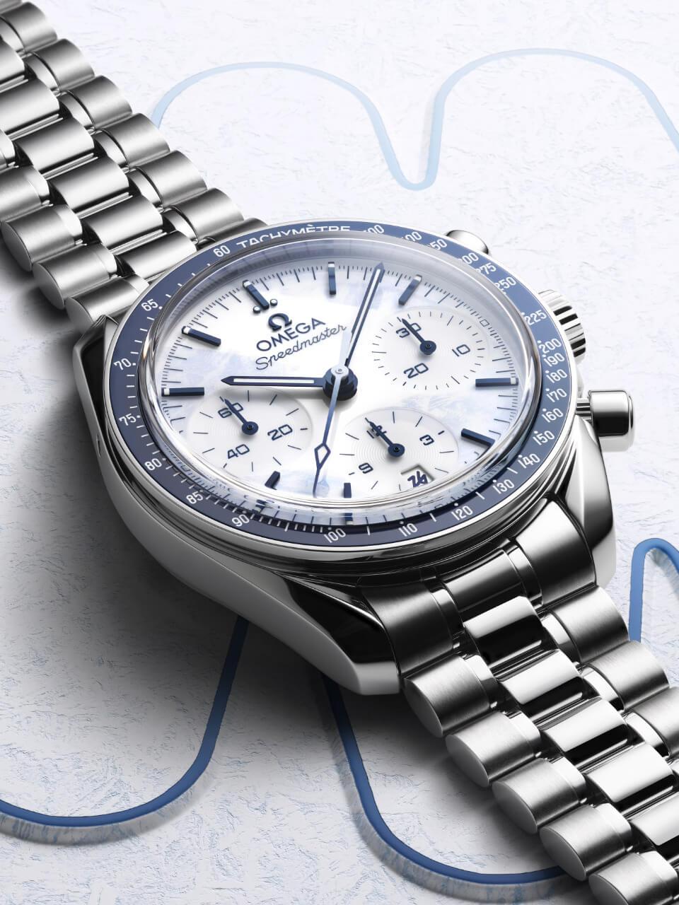 スピードマスター 38 ミラノ・コルティナ2026スペシャルエディションは白×青でシルバー スヌーピー アワード 50周年記念モデルに似てる
