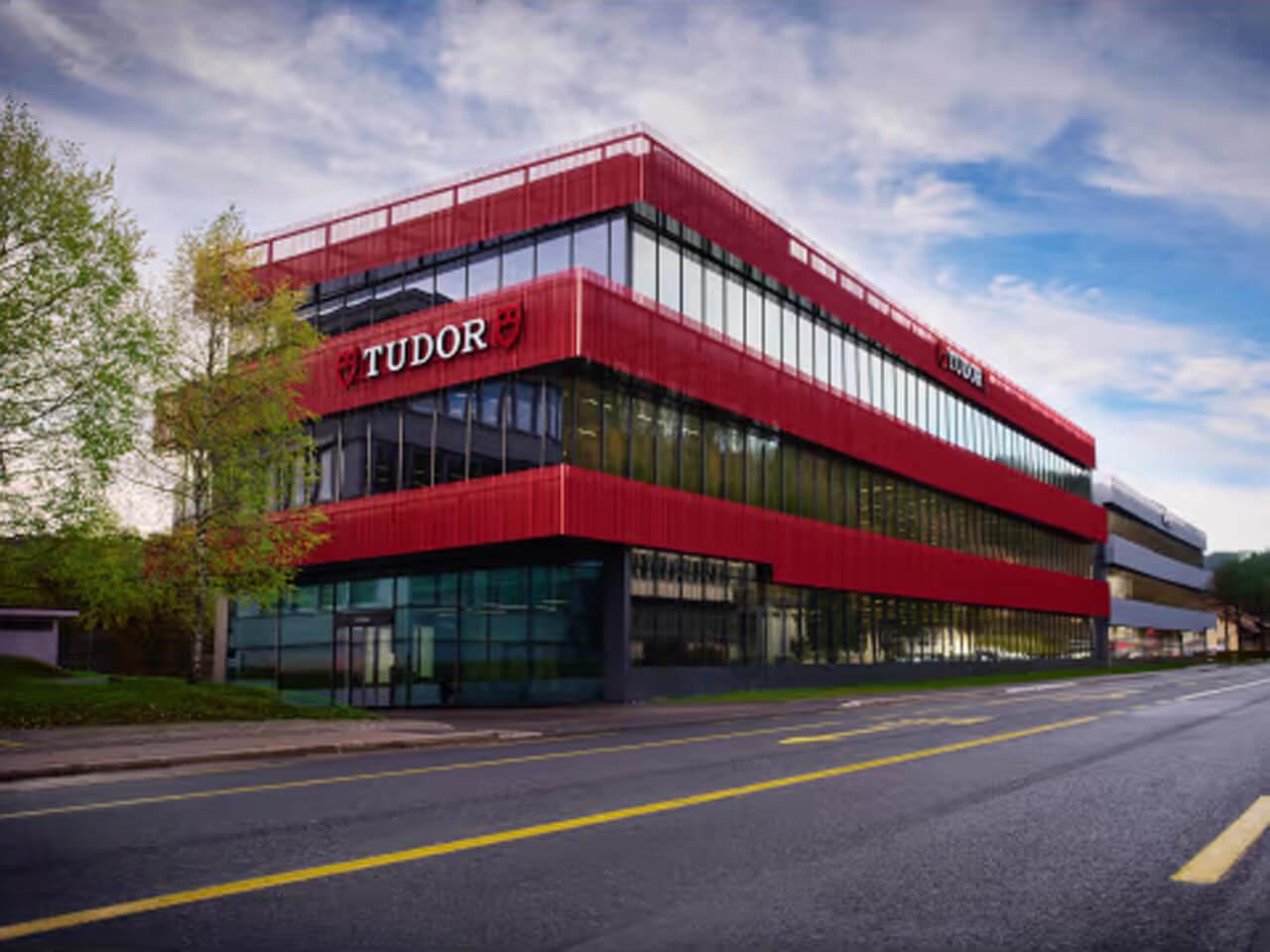 隣接するチューダーとケニッシ