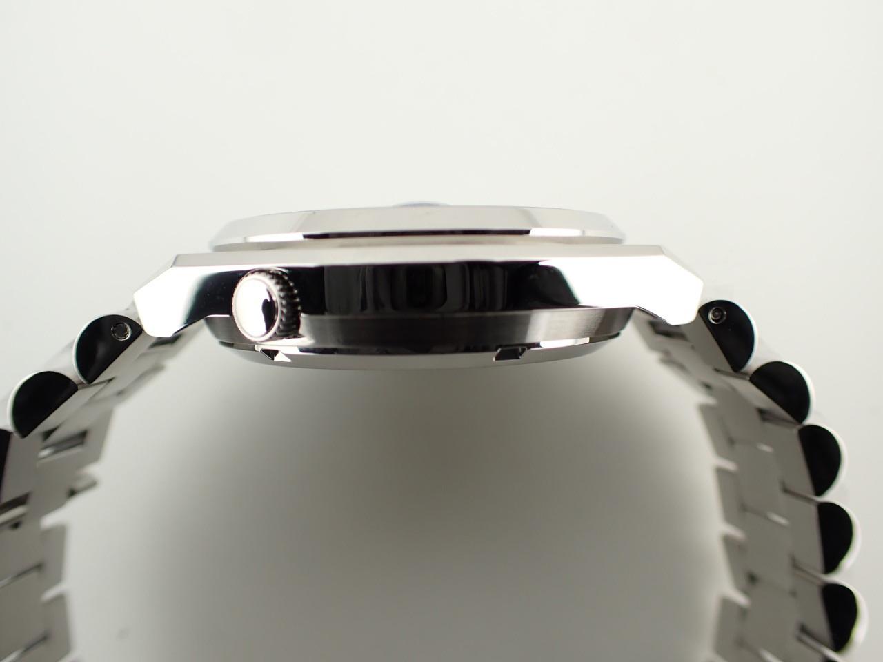 シチズン NJ0151-53W ケースサイド、リューズ