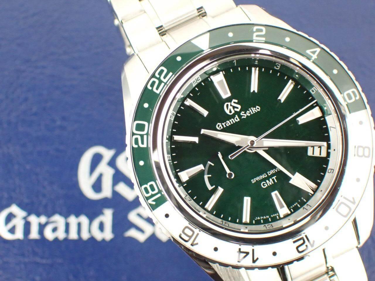 SBGE295は緑×シルバーのツートンベゼル、巌ダイヤル