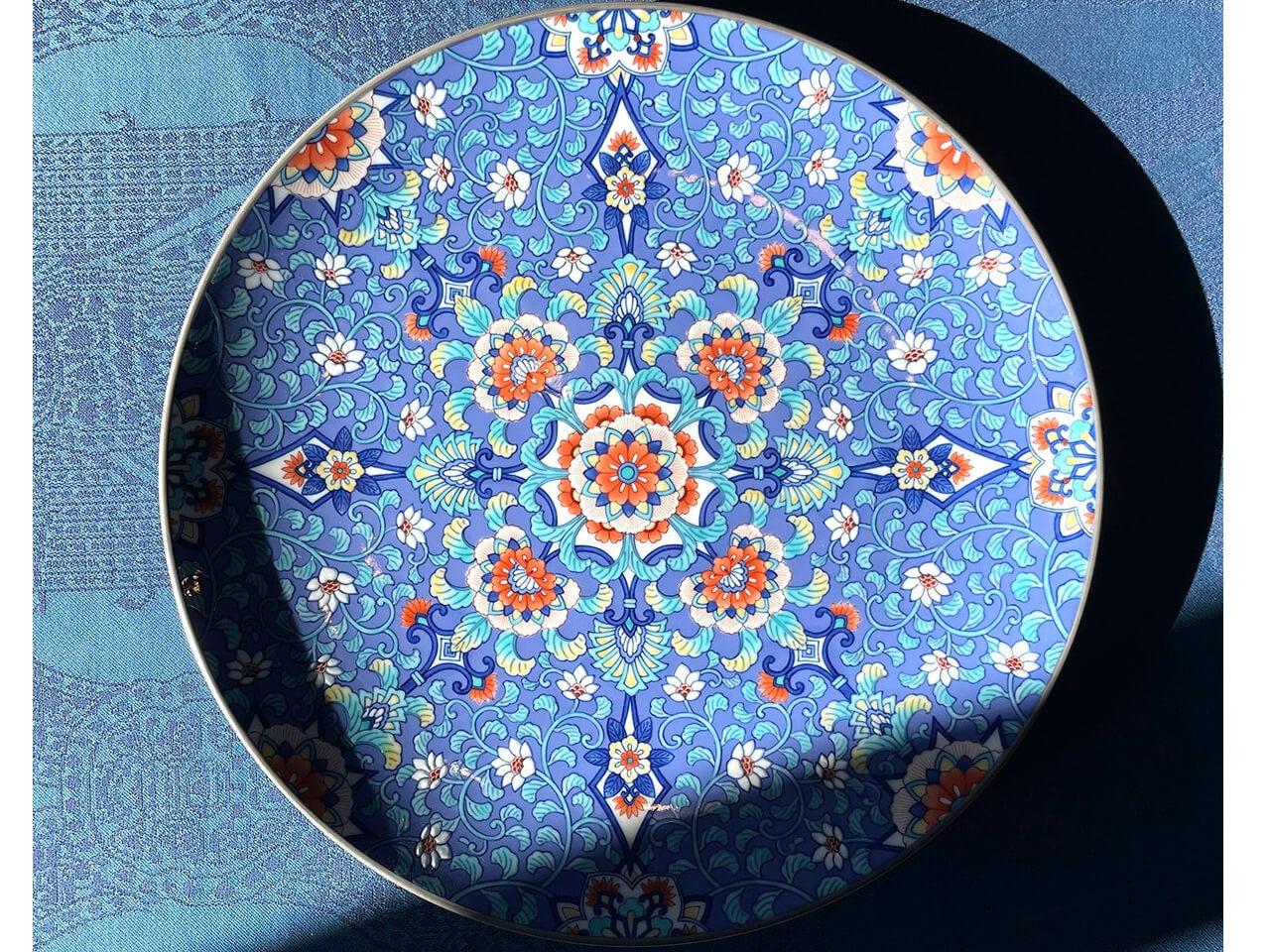 畑萬陶苑の伊万里鍋島焼は1600年代から鍋島藩御用窯として名を馳せている