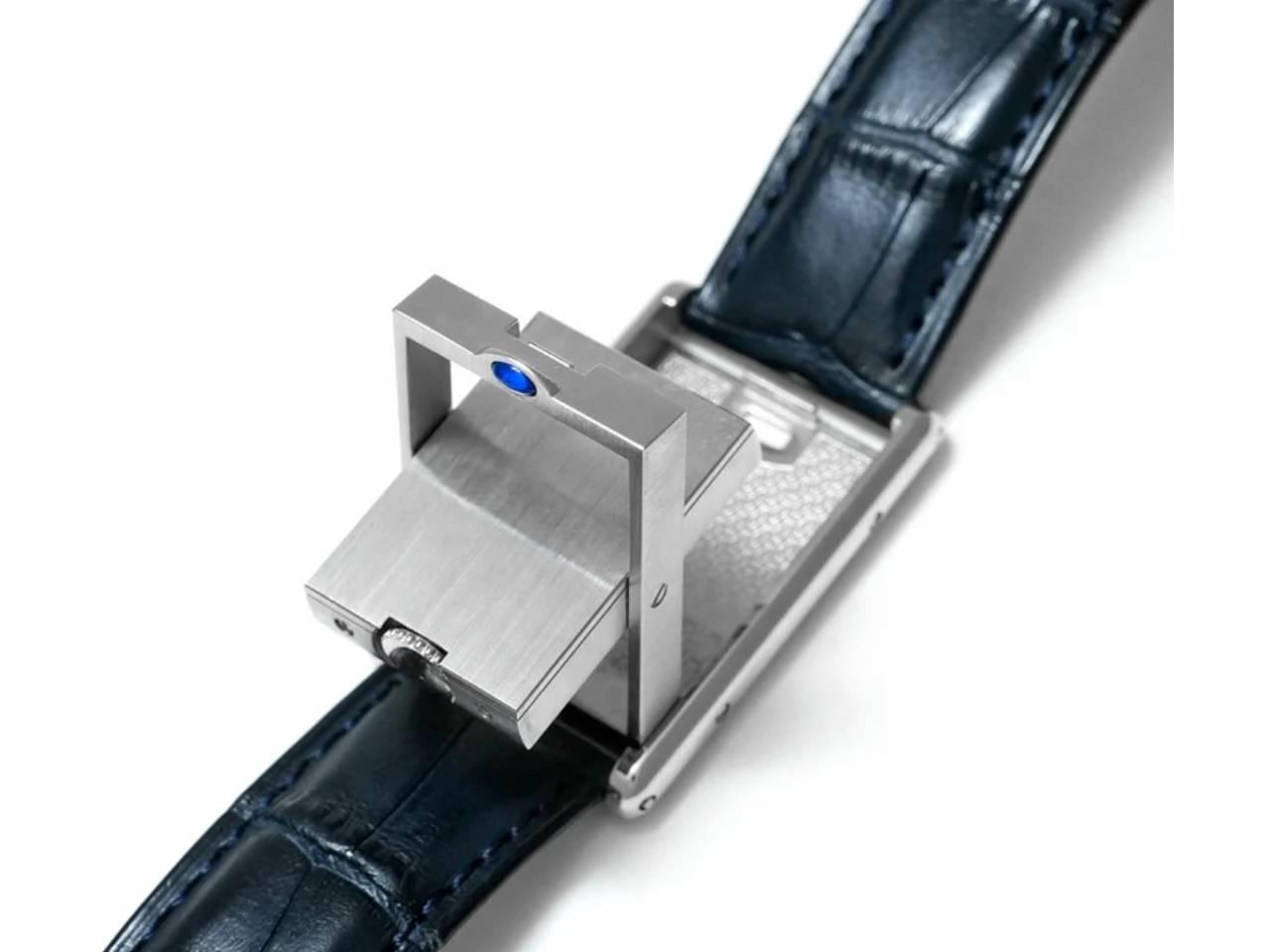 カルティエ　タンク バスキュラント ステンレス MM 回転途中