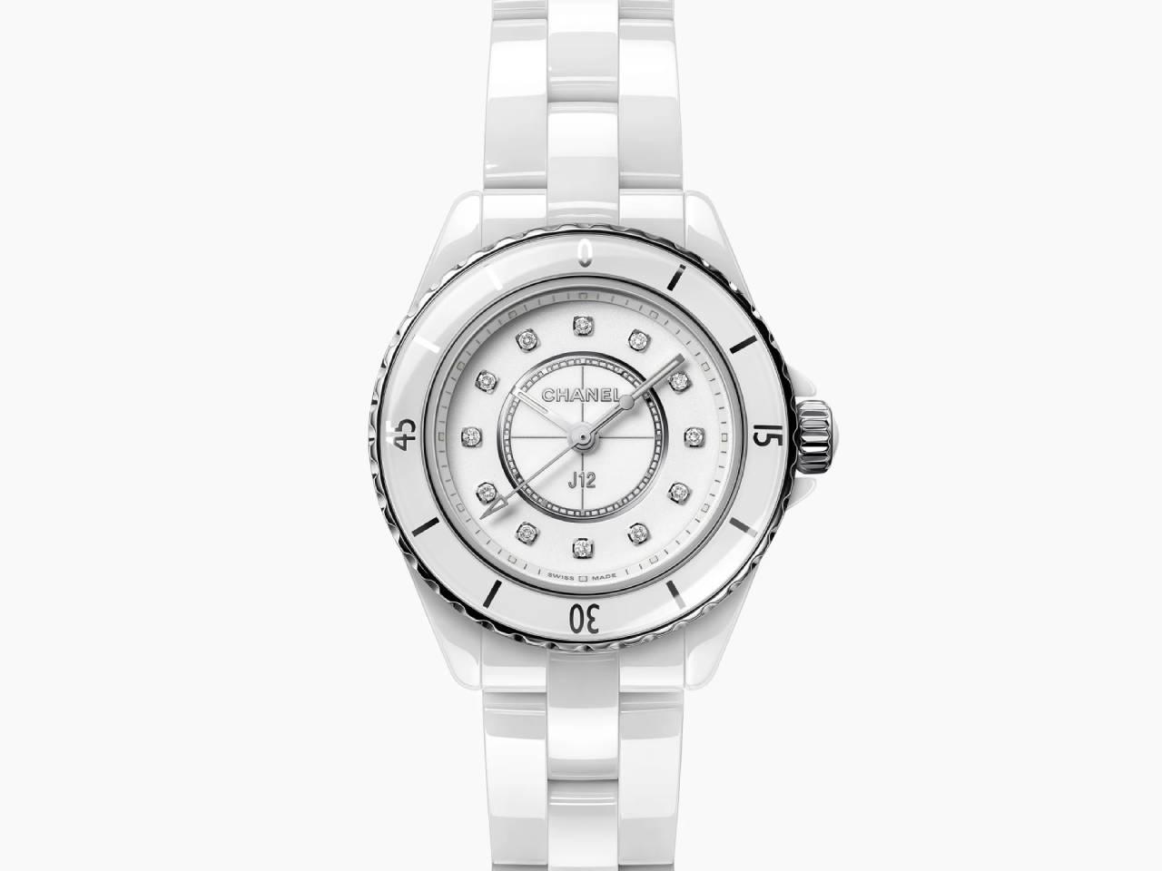 シャネル　J12 ウォッチ ホワイト　高耐性ホワイトセラミック ステンレススティール 28mm ダイヤモンドインデックス
