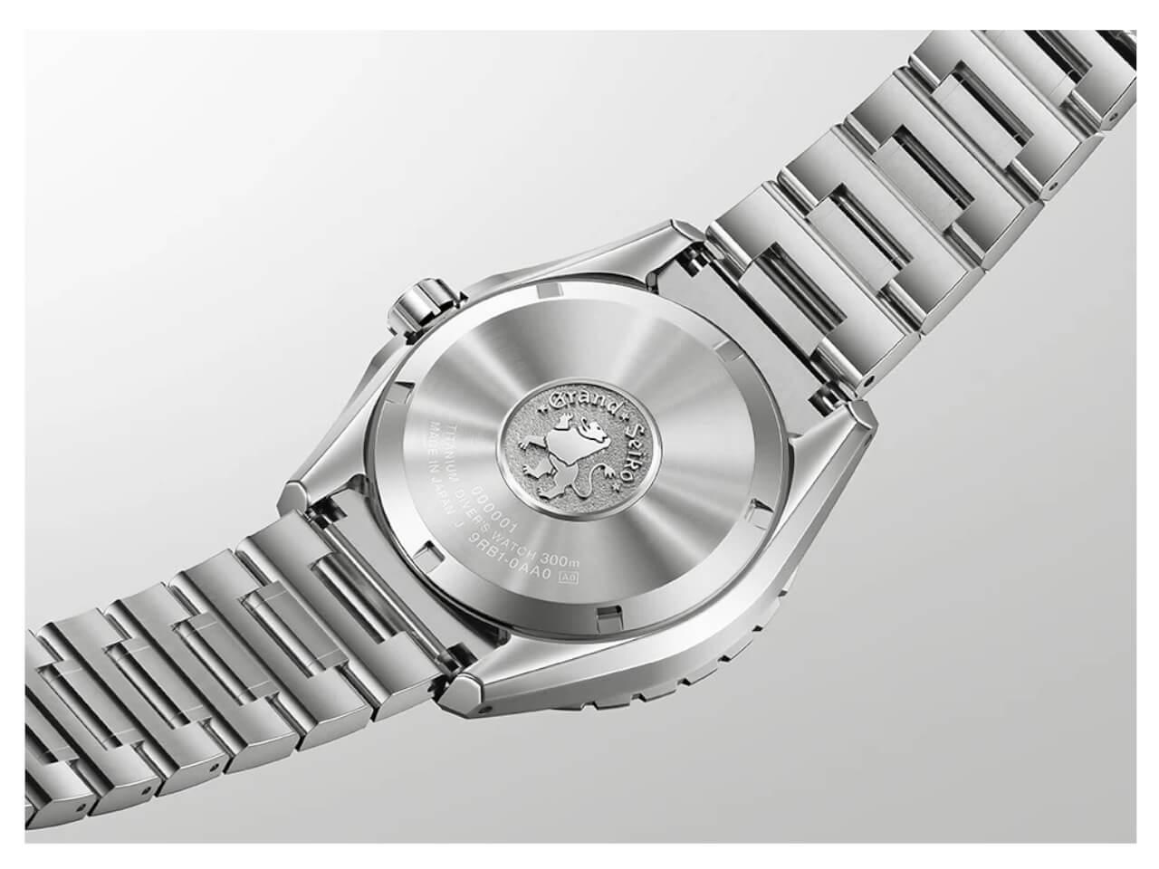 SLGB023の裏ぶたはスクリューバック仕様