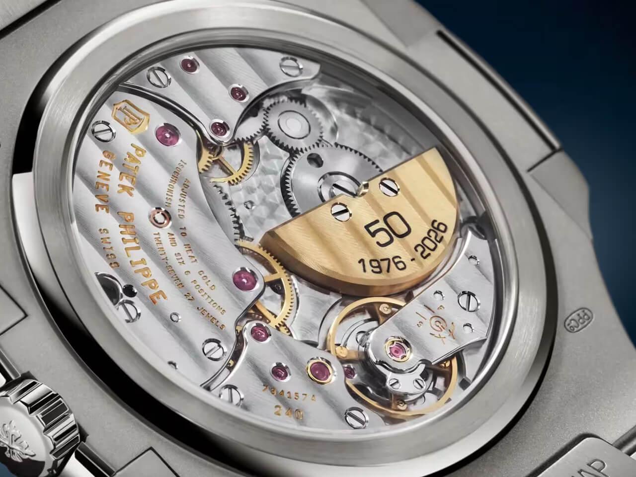 Cal.240のマイクロローターに「50 1976–2026」の刻印が施されている