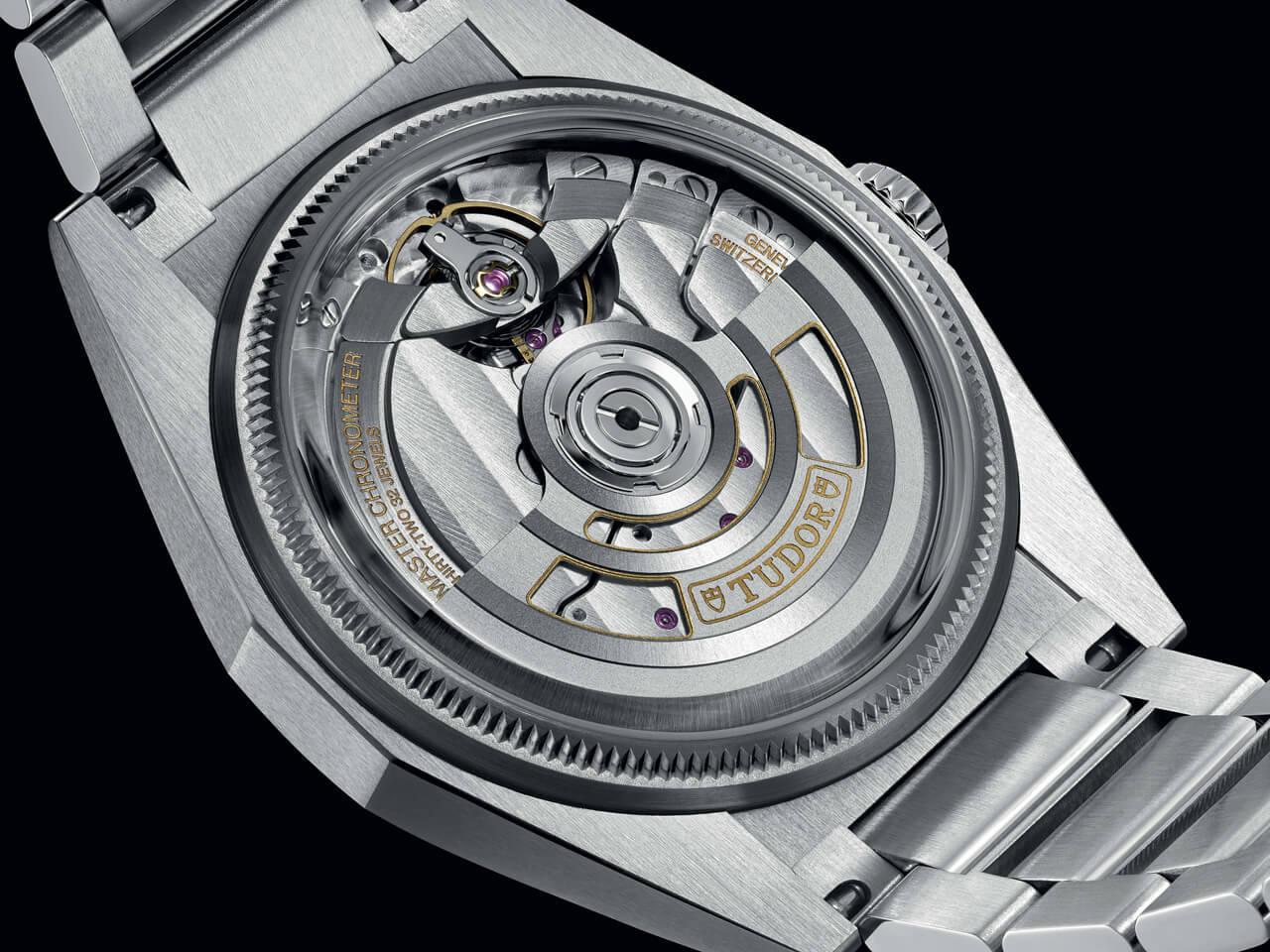 ムーブメントはモナーク専用のMT5662-2U