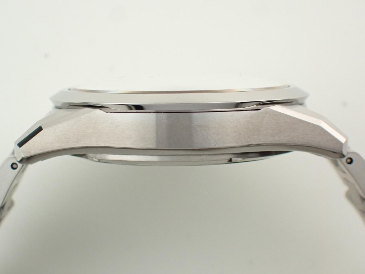 シチズン AQ4100-57E ケースサイド