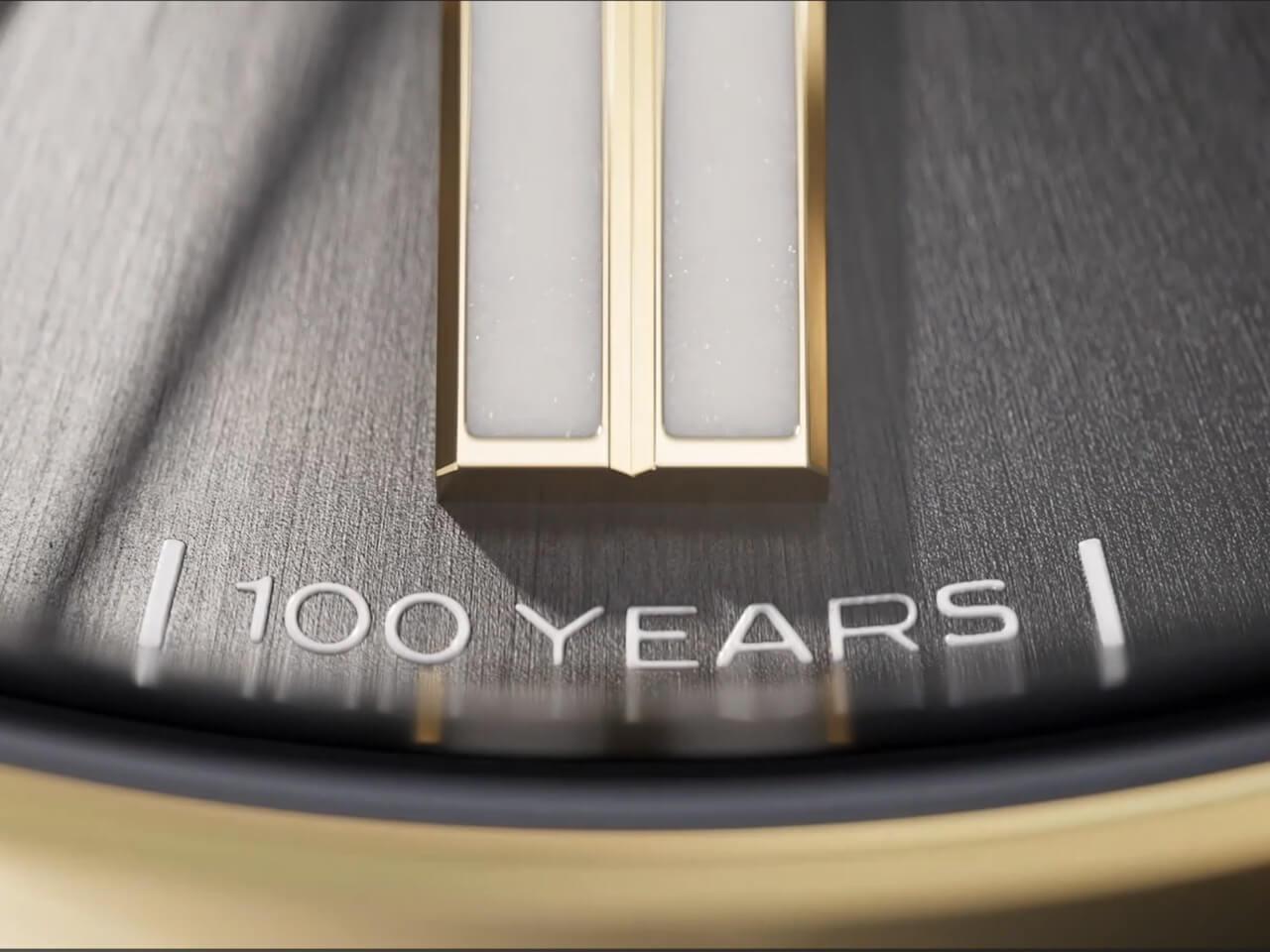 「100 YEARS」の文字