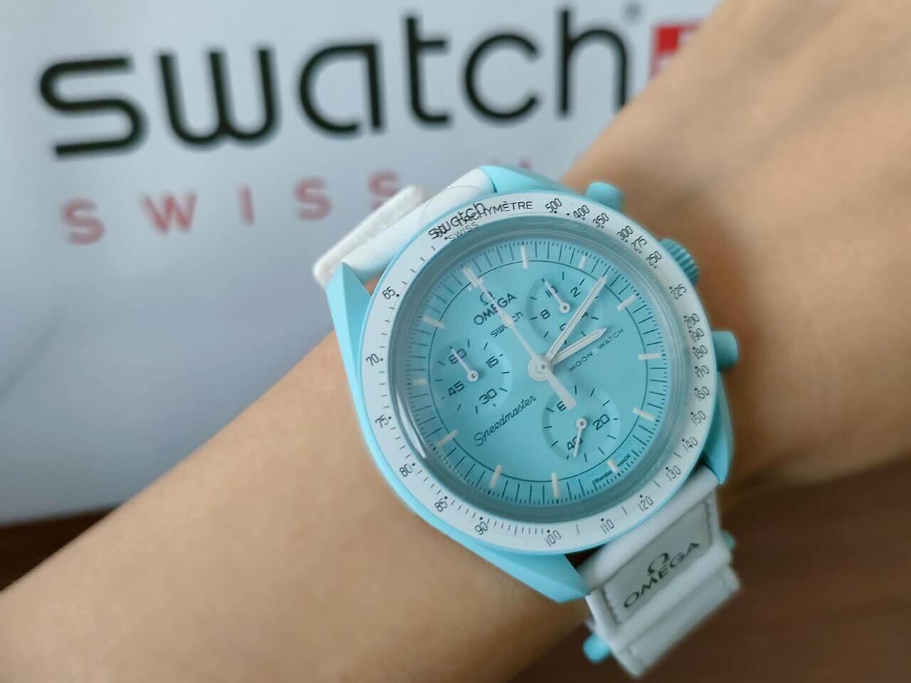 ターコイズカラーが可愛いBIOCERAMIC MoonSwatchの “MISSION TO URANUS” SO33L100
