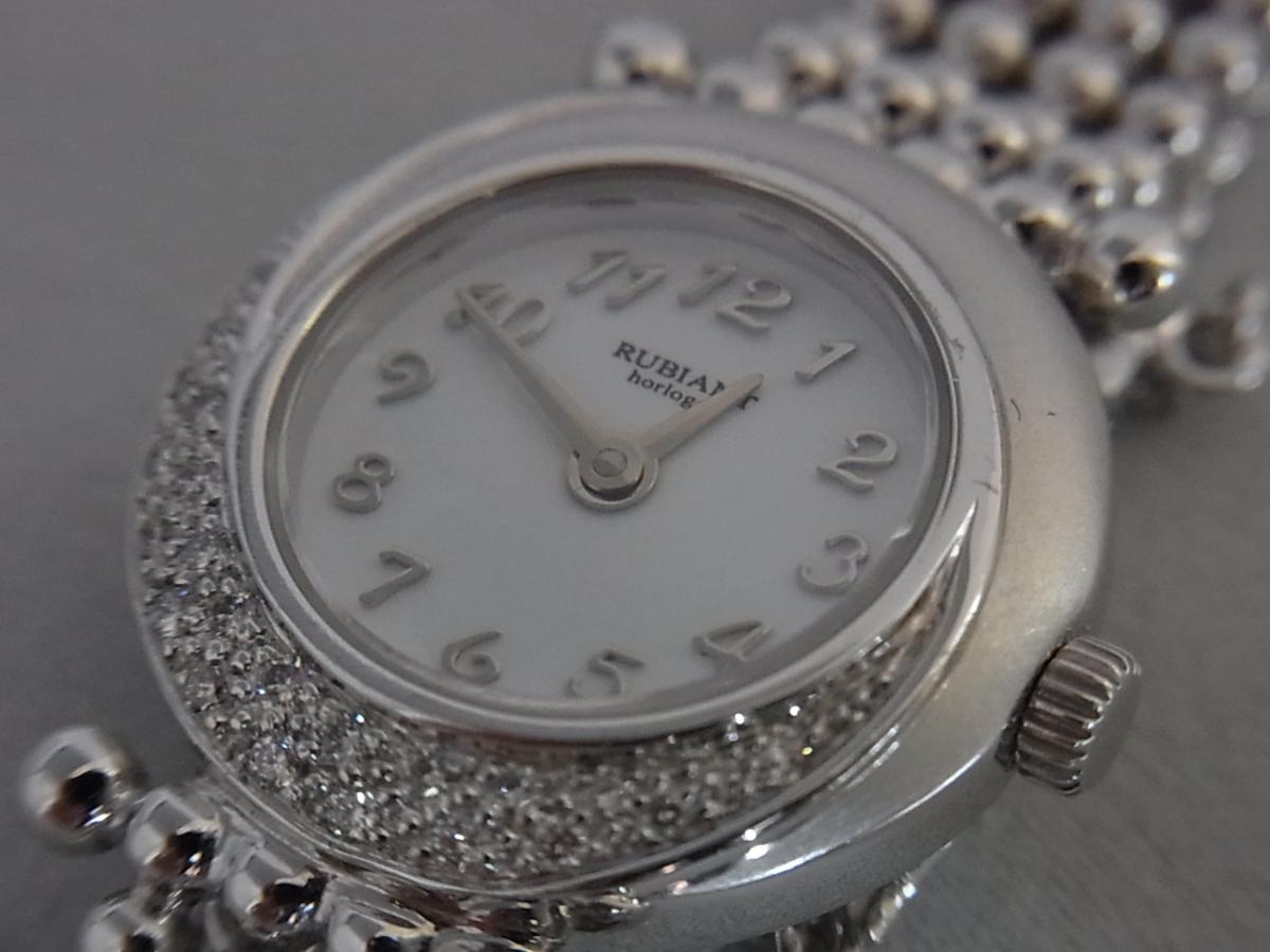 ルビアントホワイトゴールド丸型ダイヤモンドムーン巻腕時計の買取り実績