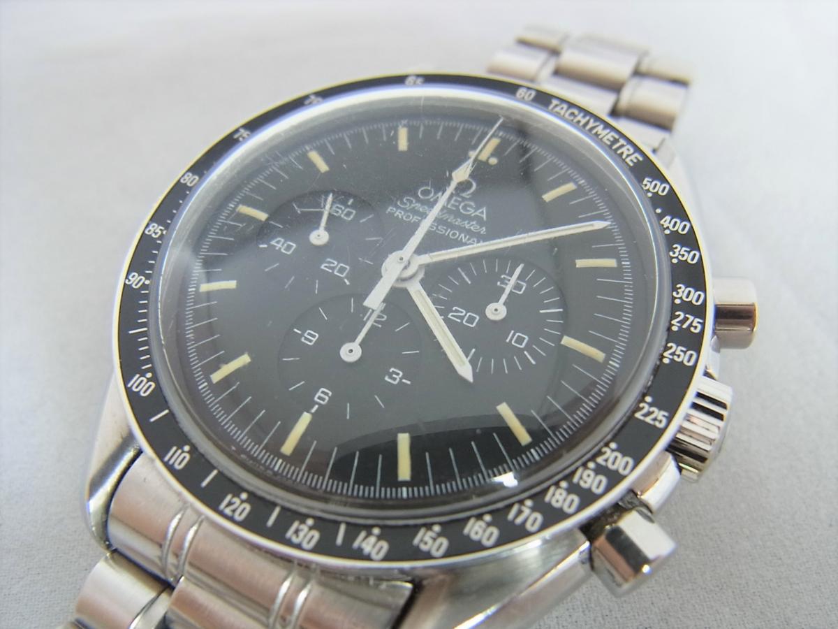 オメガスピードマスタープロフェッショナル3592.50　40ｍｍ　手巻き式腕時計、アポロ11号　10周年記念モデル 買取り実績　フェイス斜め画像