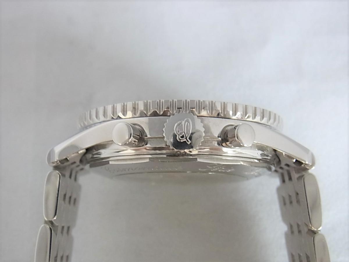 ブライトリング ナビタイマー A12023 リューズ横