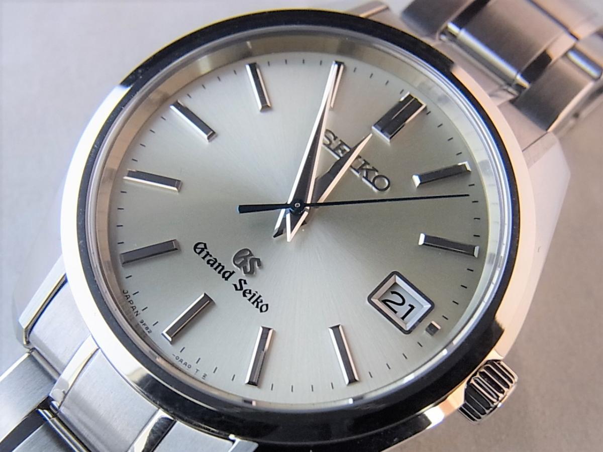 グランドセイコー　マスターショップ限定　クオーツ9F82 SBGV005　メンズ腕時計　買取り実績　フェイス斜め画像
