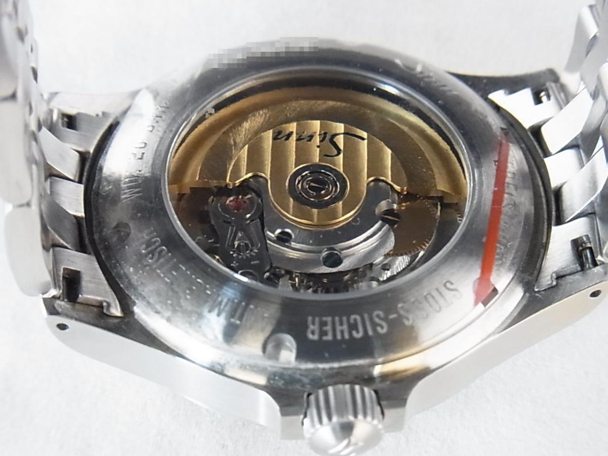 ジン(Sinn) Ref:556 SS5連ブレス　オートマチックETA2824-2　メンズ腕時計　売却実績　裏蓋画像