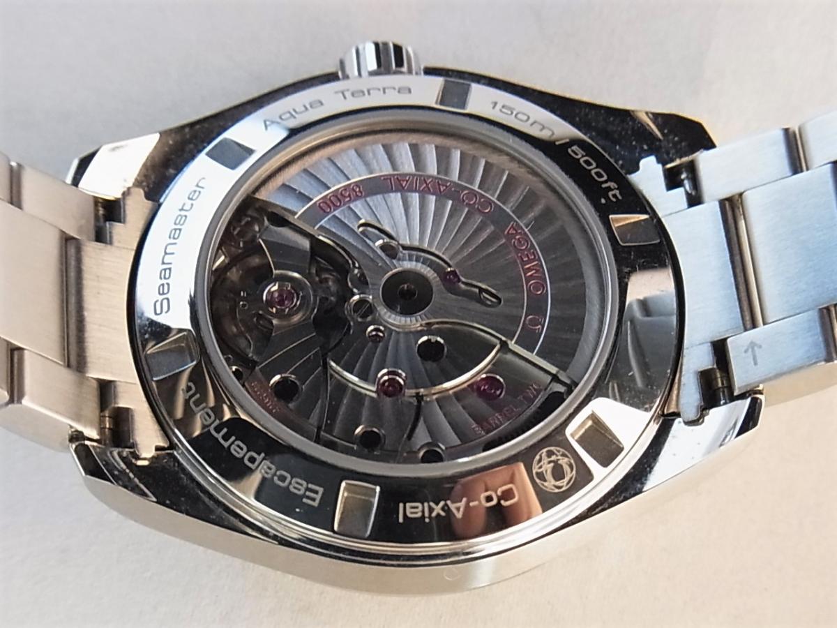 オメガ シーマスターアクアテラ231.10.42.21.03.001 コーアクシャルクロノメーター　メンズ腕時計　売却実績　裏蓋画像