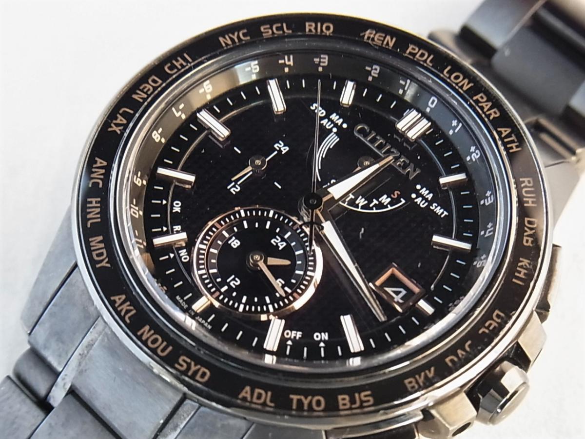 シチズン アテッサAT9045-58E　2014年発売モデル　エコドライブ電波時計　ダブルダイレクトフライト 針表示式　メンズ腕時計　買取り実績　フェイス斜め画像