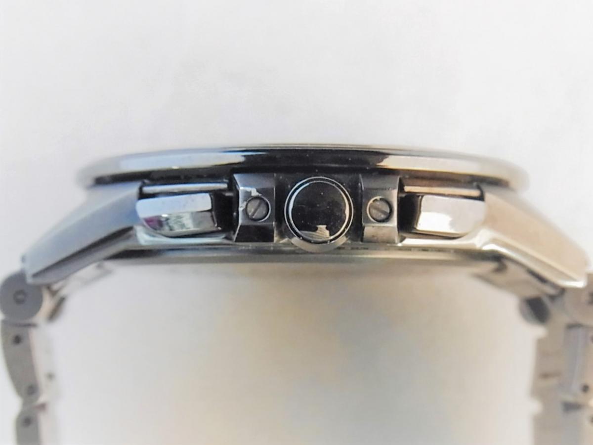 シチズン アテッサAT9045-58E　2014年発売モデル　エコドライブ電波時計　ダブルダイレクトフライト 針表示式　メンズ腕時計　買い取り実績　3時リューズサイド画像