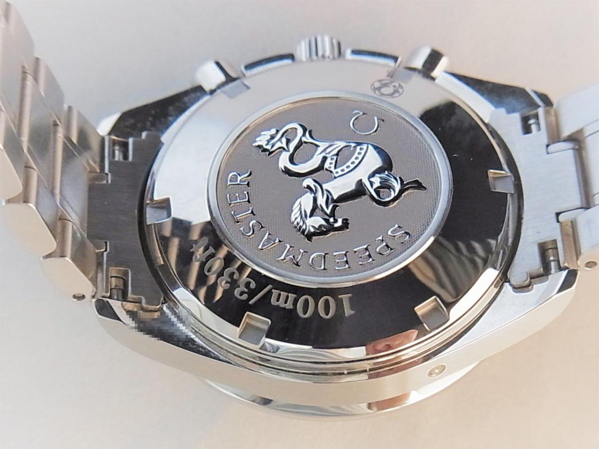 オメガ スピードマスター323.30.40.40.06.001　自動巻きcal.3304搭載　メンズ腕時計　売却実績　裏蓋画像
