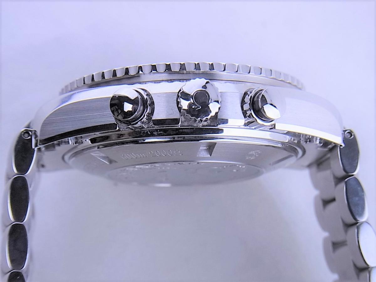 オメガ シーマスタープラネットオーシャン2210.50 600m防水　逆回転防止付きベゼル　ヘリウムガス・エスケープバルブ メンズ腕時計　買い取り実績　3時リューズサイド画像