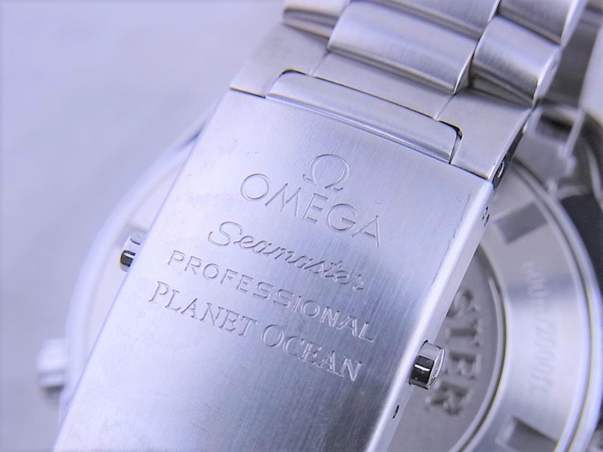 オメガ シーマスタープラネットオーシャン2210.50 600m防水　逆回転防止付きベゼル　ヘリウムガス・エスケープバルブ メンズ腕時計　高価売却　バックル画像