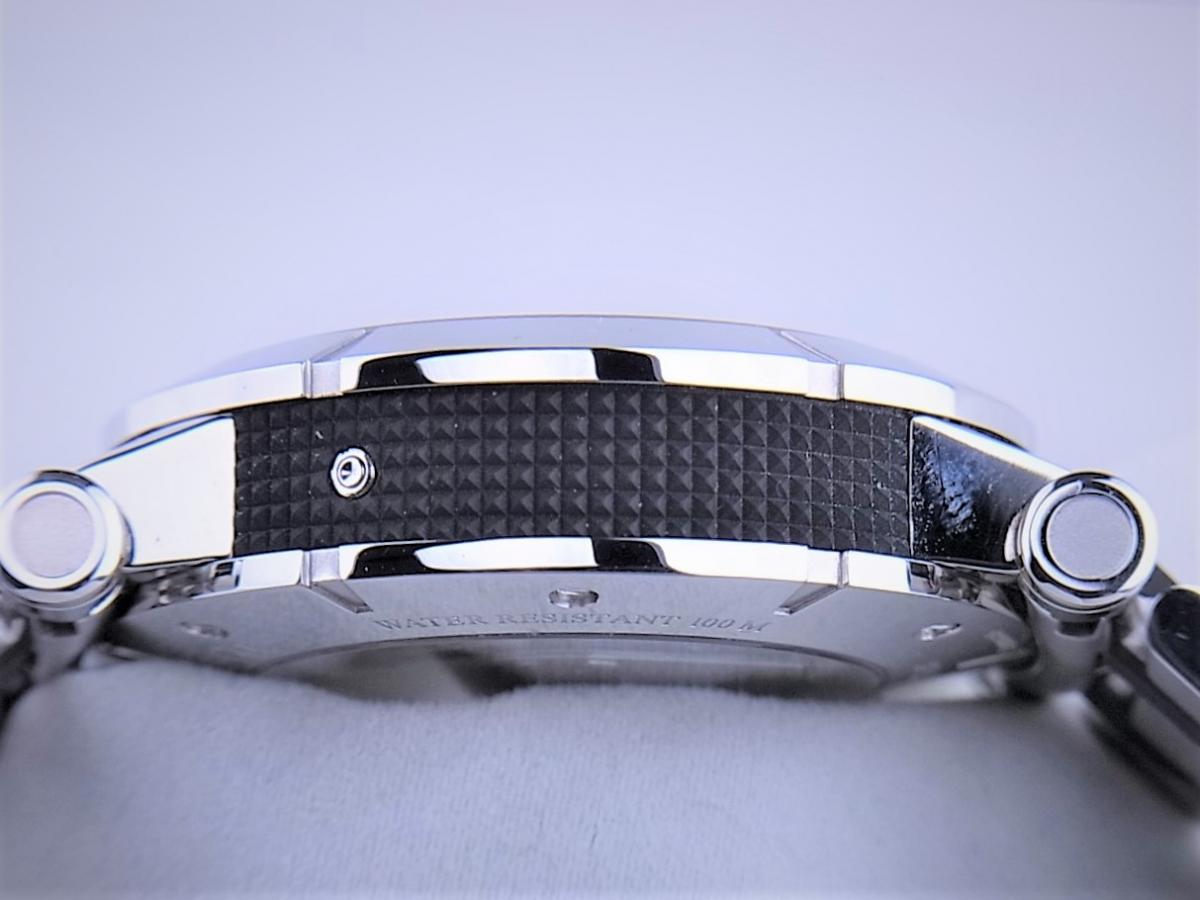 ティファニー アトラス Z1000.82.12A21A00A ジェントクロノグラフ　シースルーバック 42mmメンズ腕時計　高額売却実績　9時ケースサイド画像