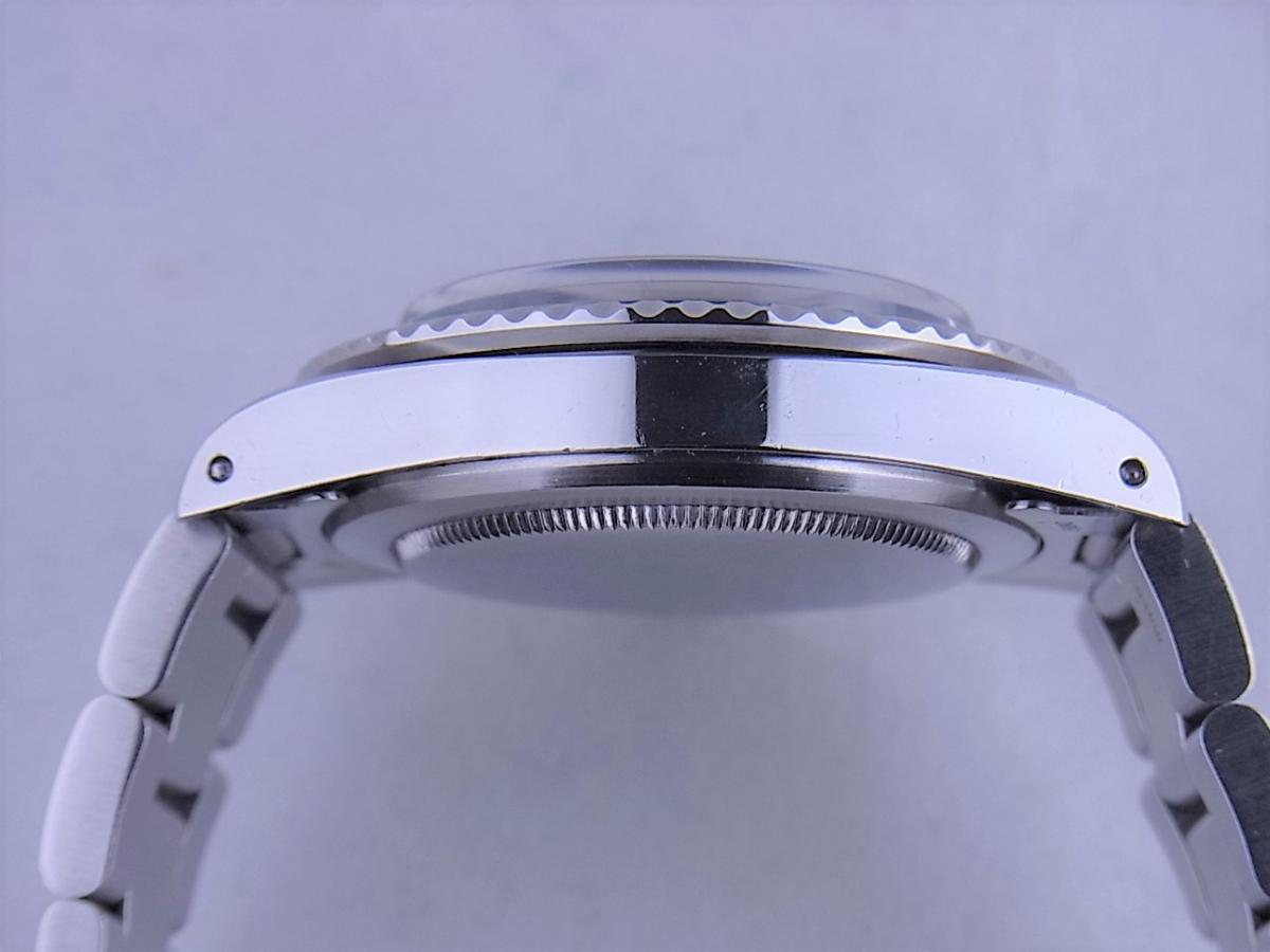 ロレックス サブマリーナ1680　1965年～1980年頃製造　フチなしインデックス　40mmメンズ腕時計　高額売却実績　9時ケースサイド画像
