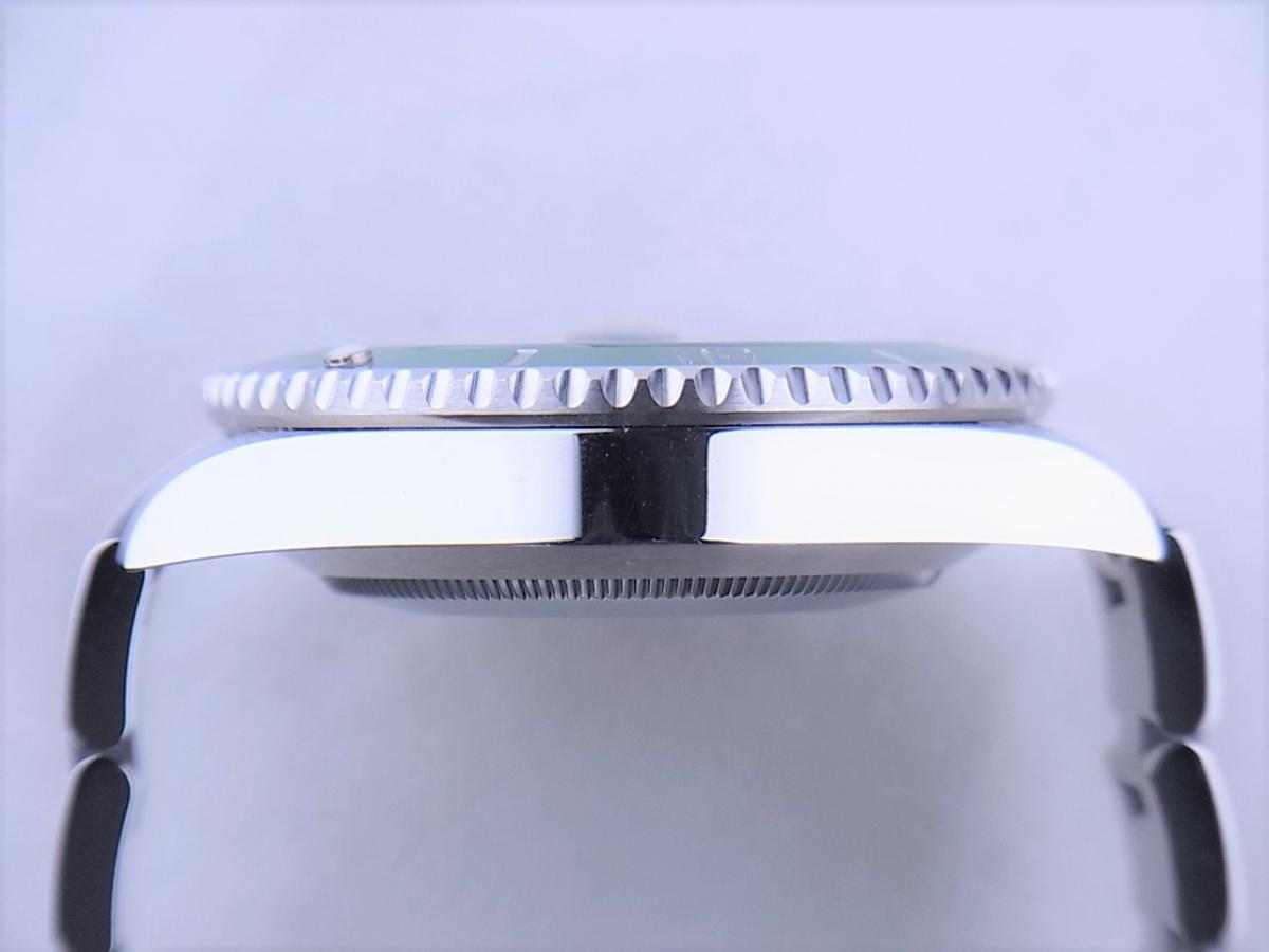 ロレックス サブマリーナデイト116610LV 2010年発売モデル　グリーンサブ　300ｍ防水 メンズ腕時計　高額売却実績　9時ケースサイド画像