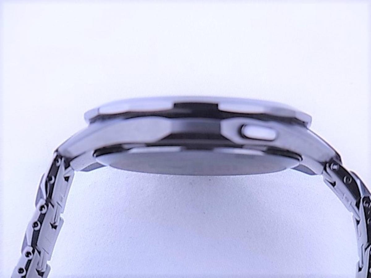 カシオ オシアナスマンタ OCW-S2400B-1AJF (ブラックマンタ)　メンズ腕時計　高額売却実績　9時ケースサイド画像