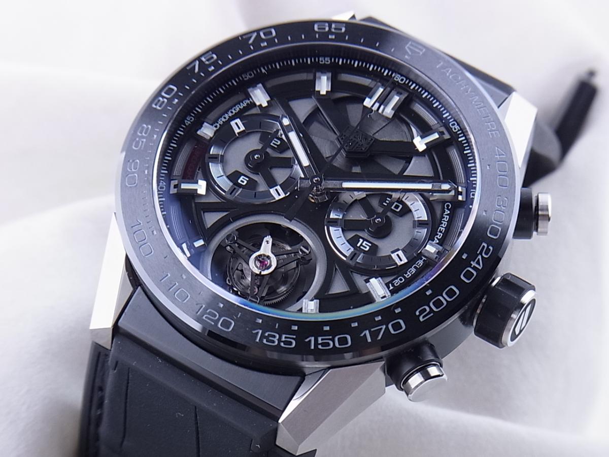 タグホイヤーカレラキャリバーホイヤー02T トゥールビヨン　CAR5A8Y.FC6377 2016年モデル　メンズ腕時計　買取り実績　フェイス斜め画像