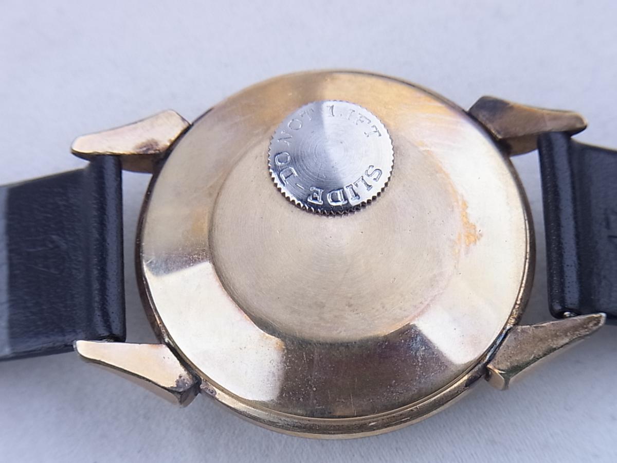 ジャガールクルトフューチャーマティック　手巻きcal.497搭載　アンティークウォッチ　メンズ腕時計　売却実績　裏蓋画像