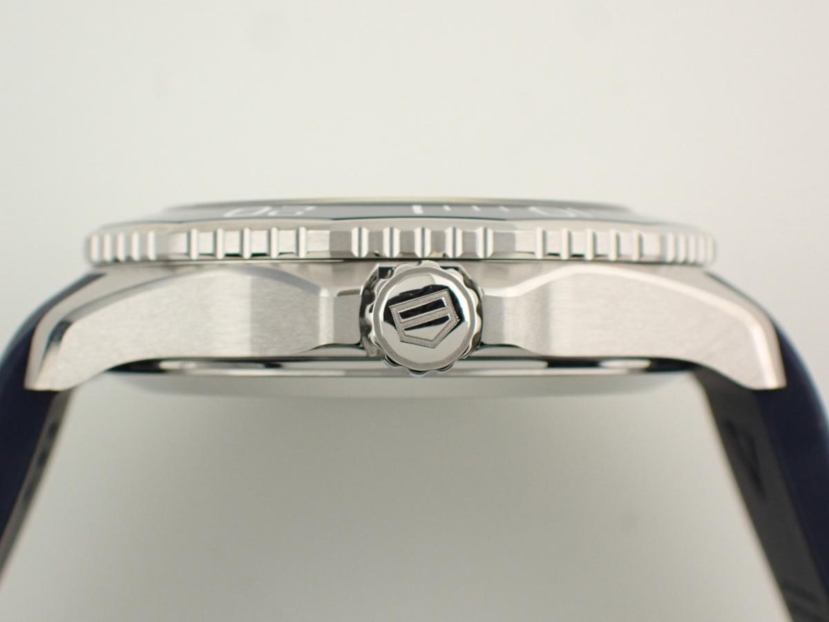 タグホイヤー アクアレーサー WBP5111-FT6259 リューズ横