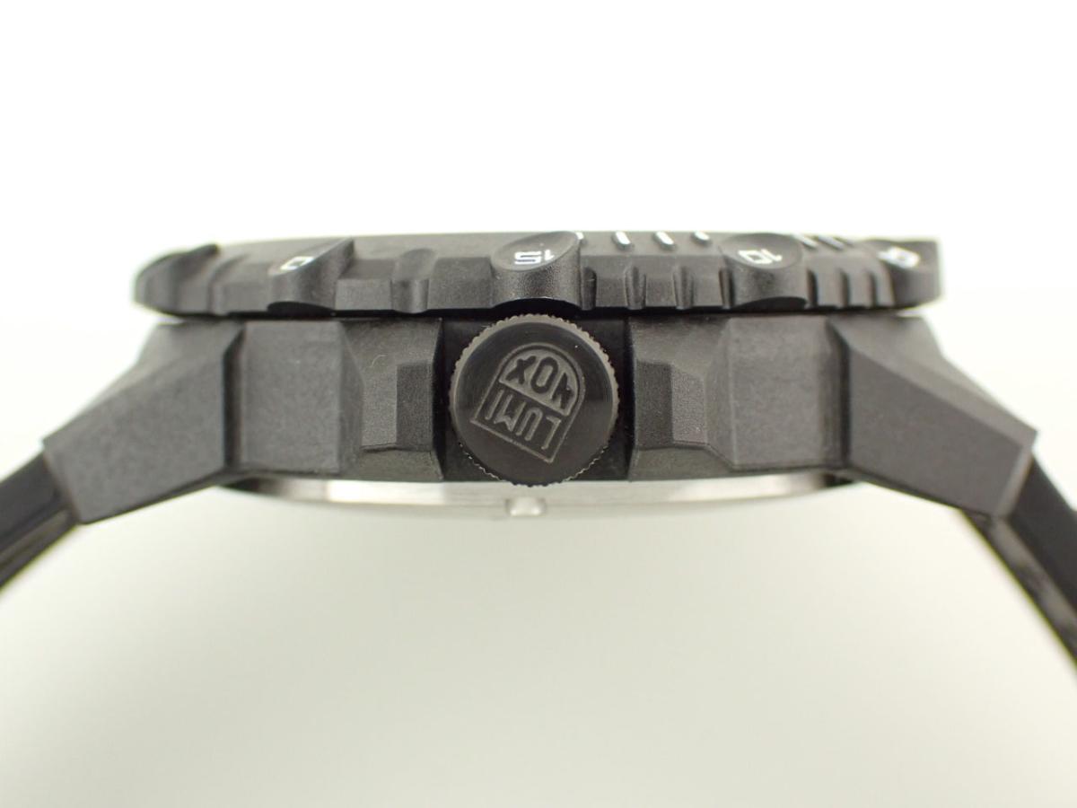 ルミノックス シー 3301 リューズ横