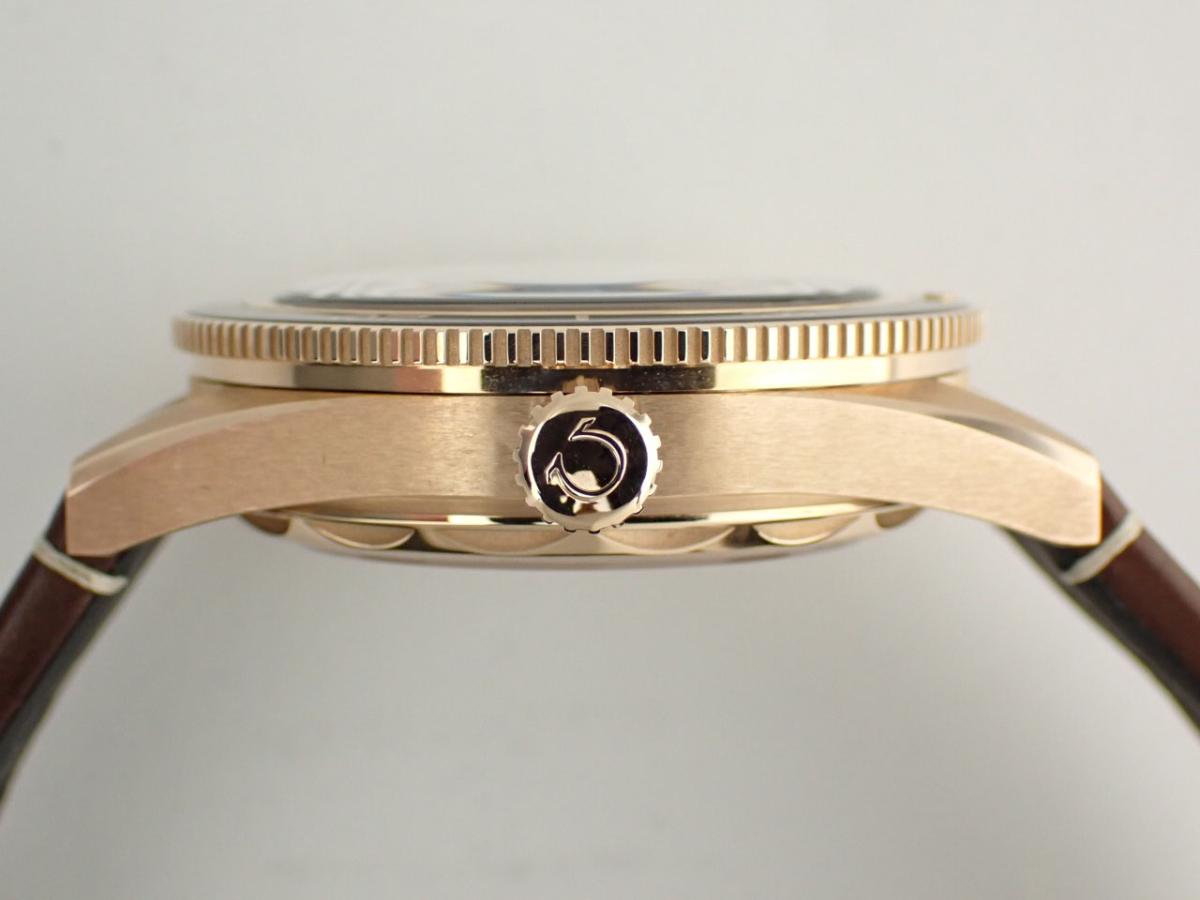 オメガ シーマスター 234.92.41.21.10.001 リューズ横