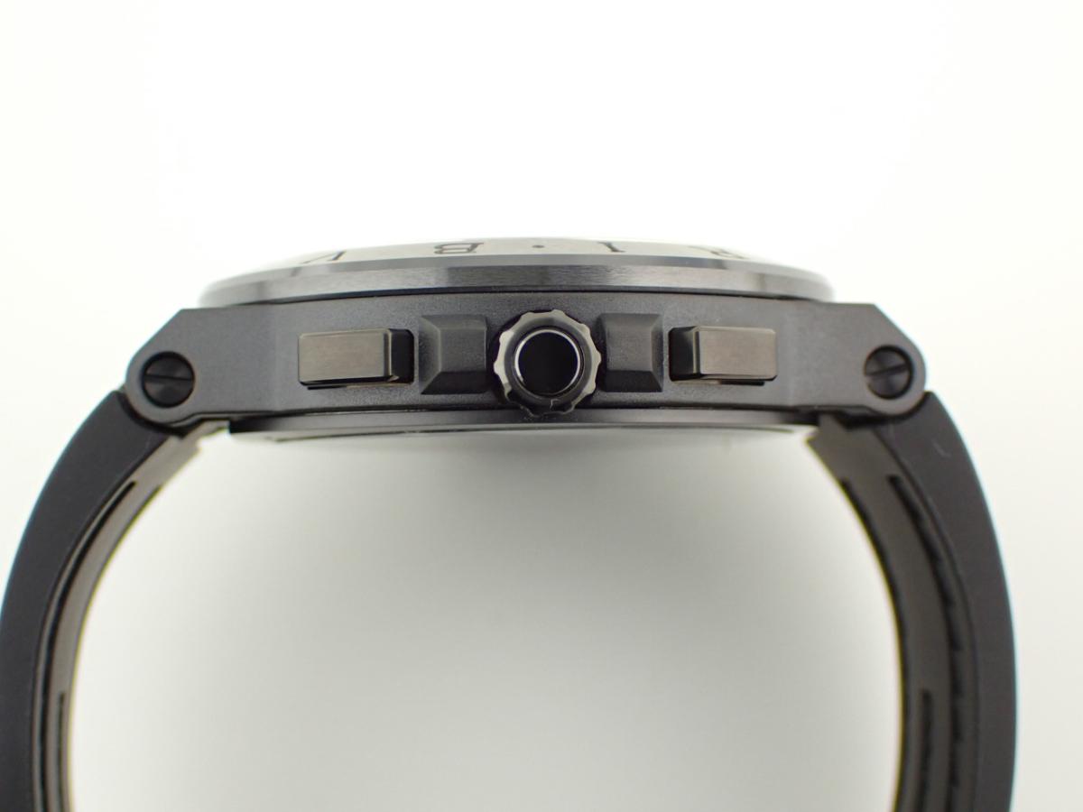 ブルガリ ディアゴノ DG42C3SMCVDCH リューズ横