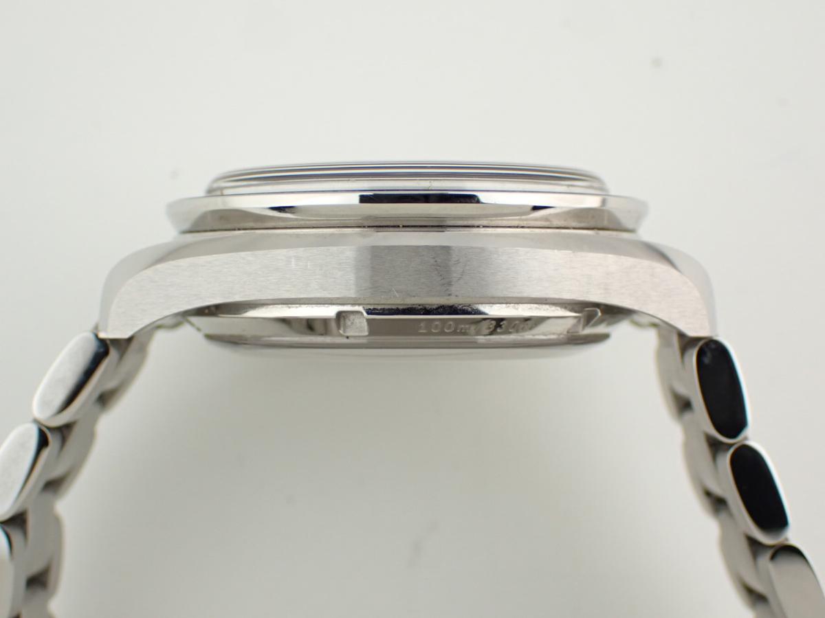 オメガ スピードマスター 304.33.44.52.03.001 横