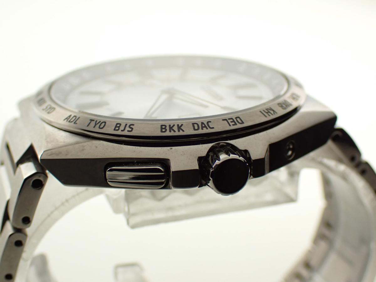 シチズン アテッサ CB0210-54A ベゼル