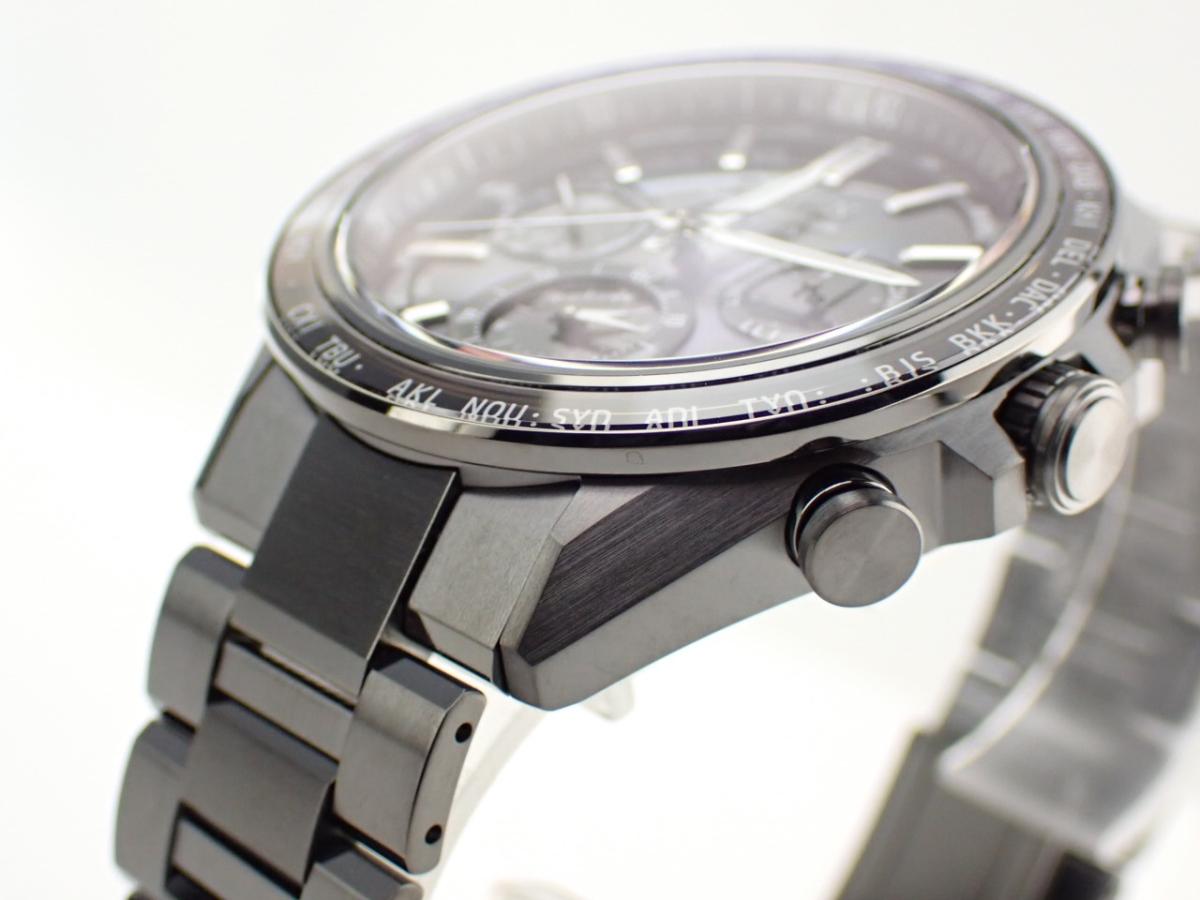 シチズン アテッサ CC4057-60E ベゼル