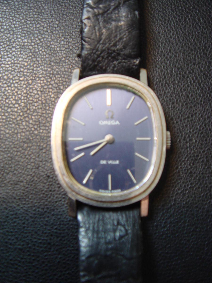 オメガ デ・ビル 型番不明 アンティーク 革ベルト、クォーツ時計　楕円形フォルム(中古)
