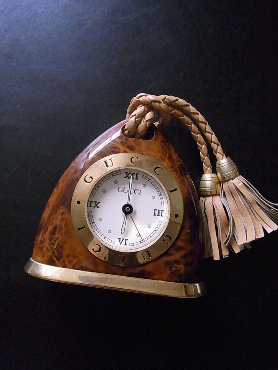 グッチ 置き時計 unknown ローマンポイントインデックス ピラミッド型 クオーツ式置時計、アラーム機能(中古)高価買取事例