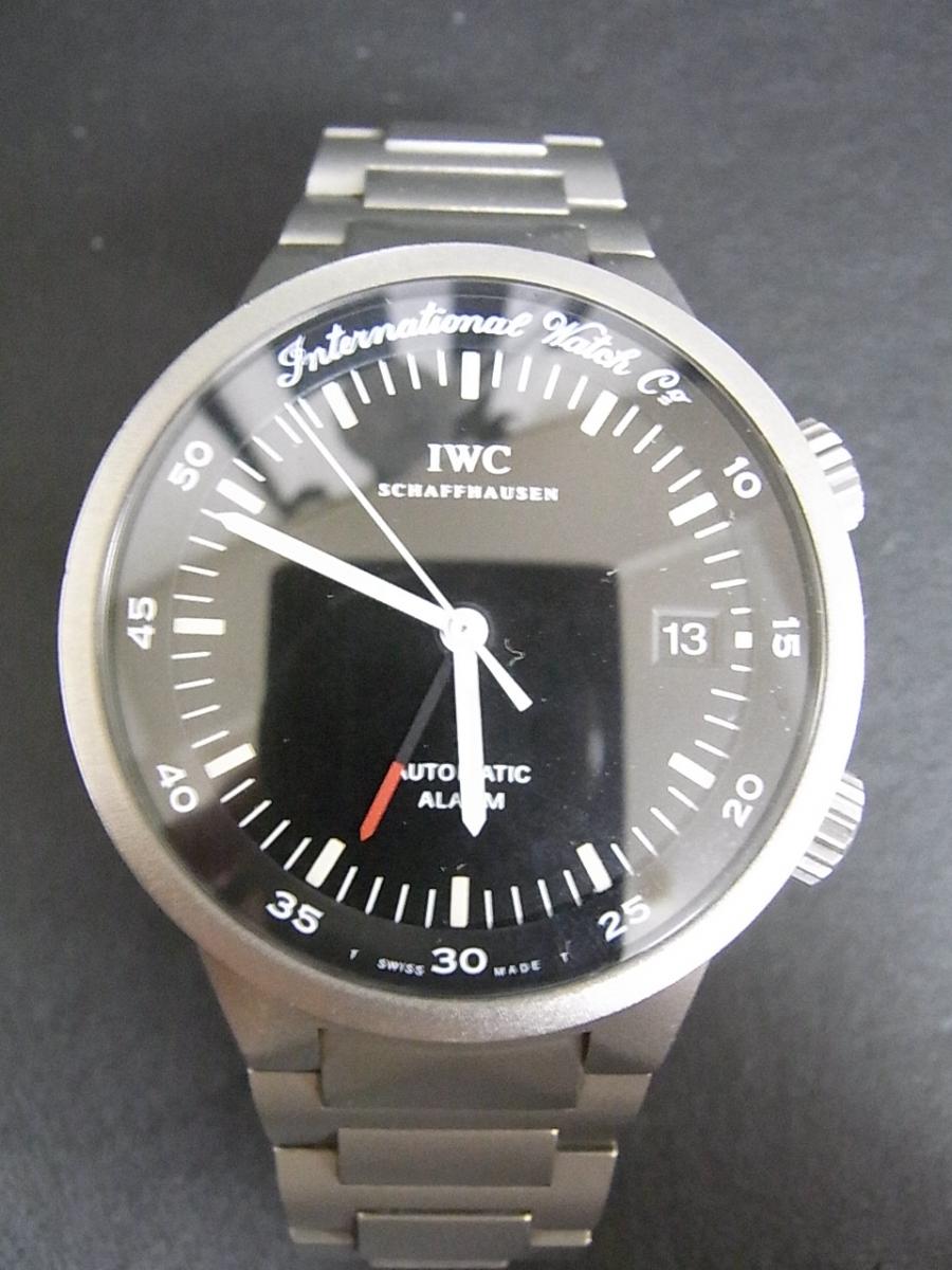 IWC GSTアラーム IW353701 ブラックバー文字盤　日付表示　GMT針 GSTシリーズ アラーム機能 生産終了モデル GMT機能　ケース径40mm　魚リューズ　Tiブレス(中古)高価買取事例