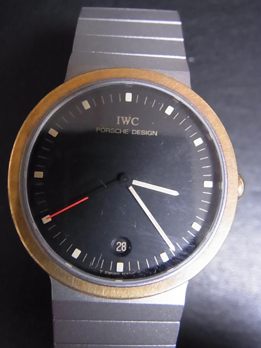 ポルシェデザイン ウルトラスポルティボ 3335 ブラックダイヤル、バーインデックス デイト表示 32mm時計ケース、クオーツ式時計(電池が切れて止まっている状態)